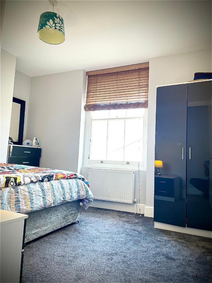 Camden Guest House Double Bedroom With Super Large King Bed Londra Dış mekan fotoğraf